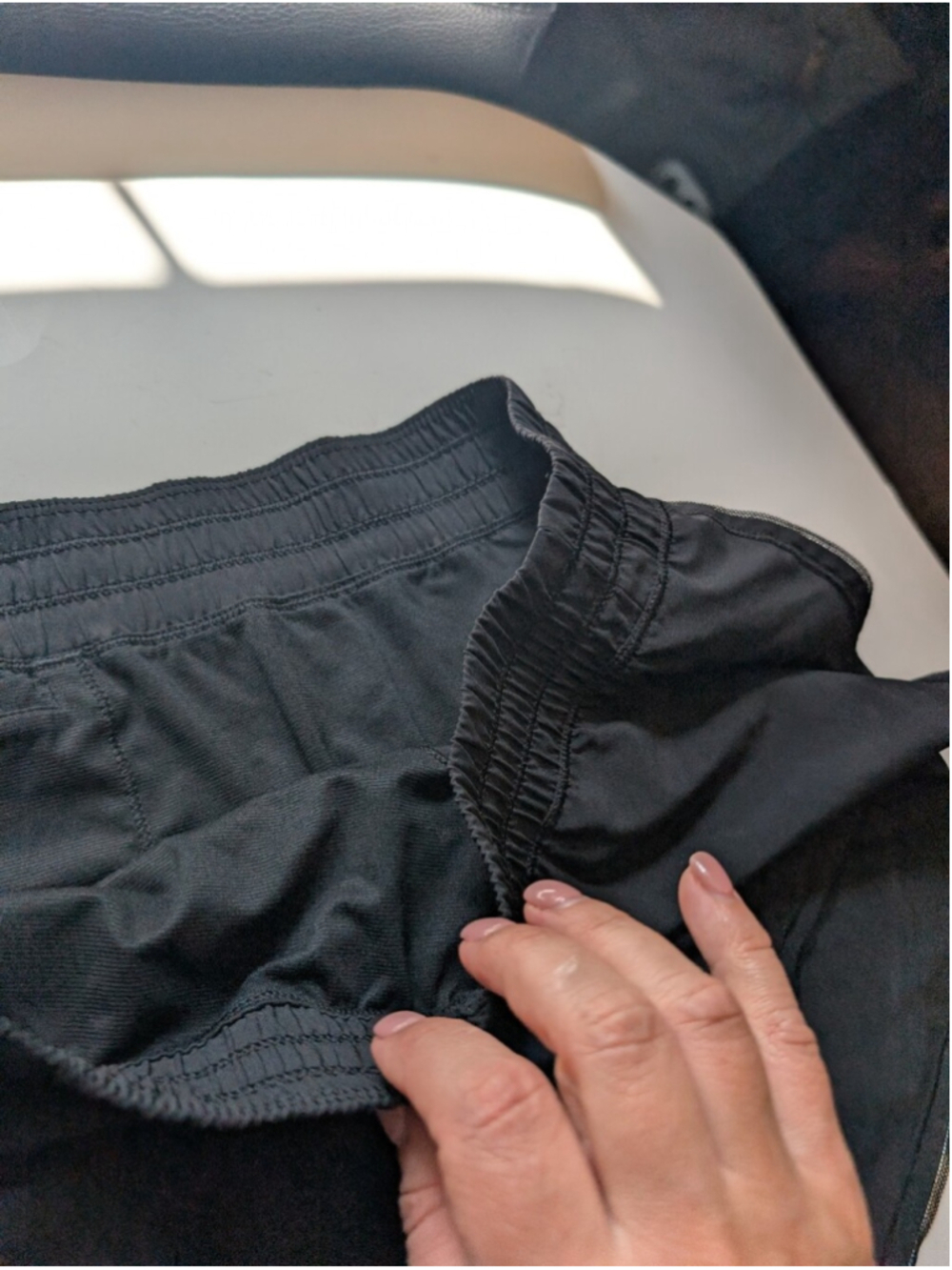 Lululemon Seek The Heat Short II (2.5") size 8 in EUC - Picture 7 of 11